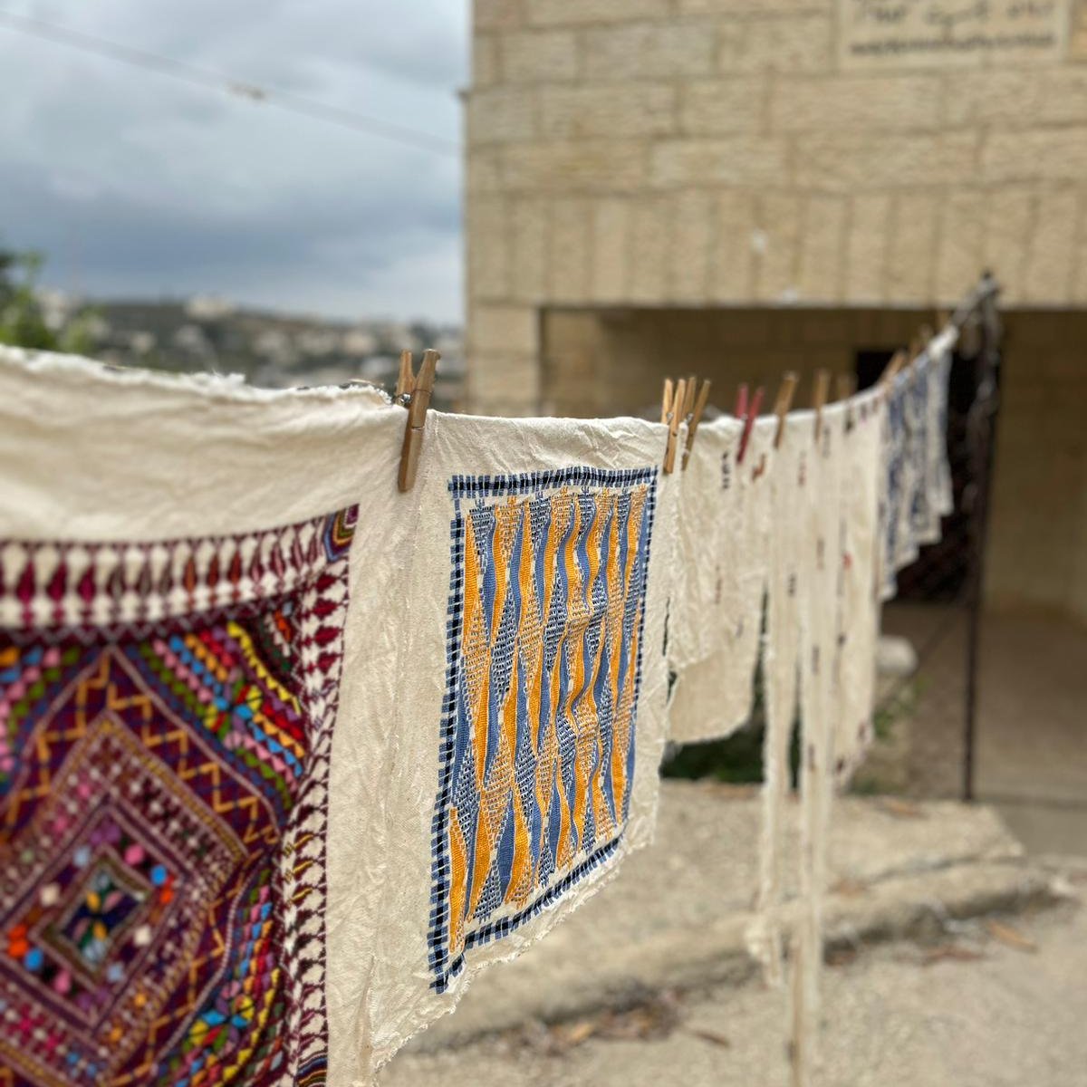 Hebron, atelier de broderie. Hebron, atelier de broderie.