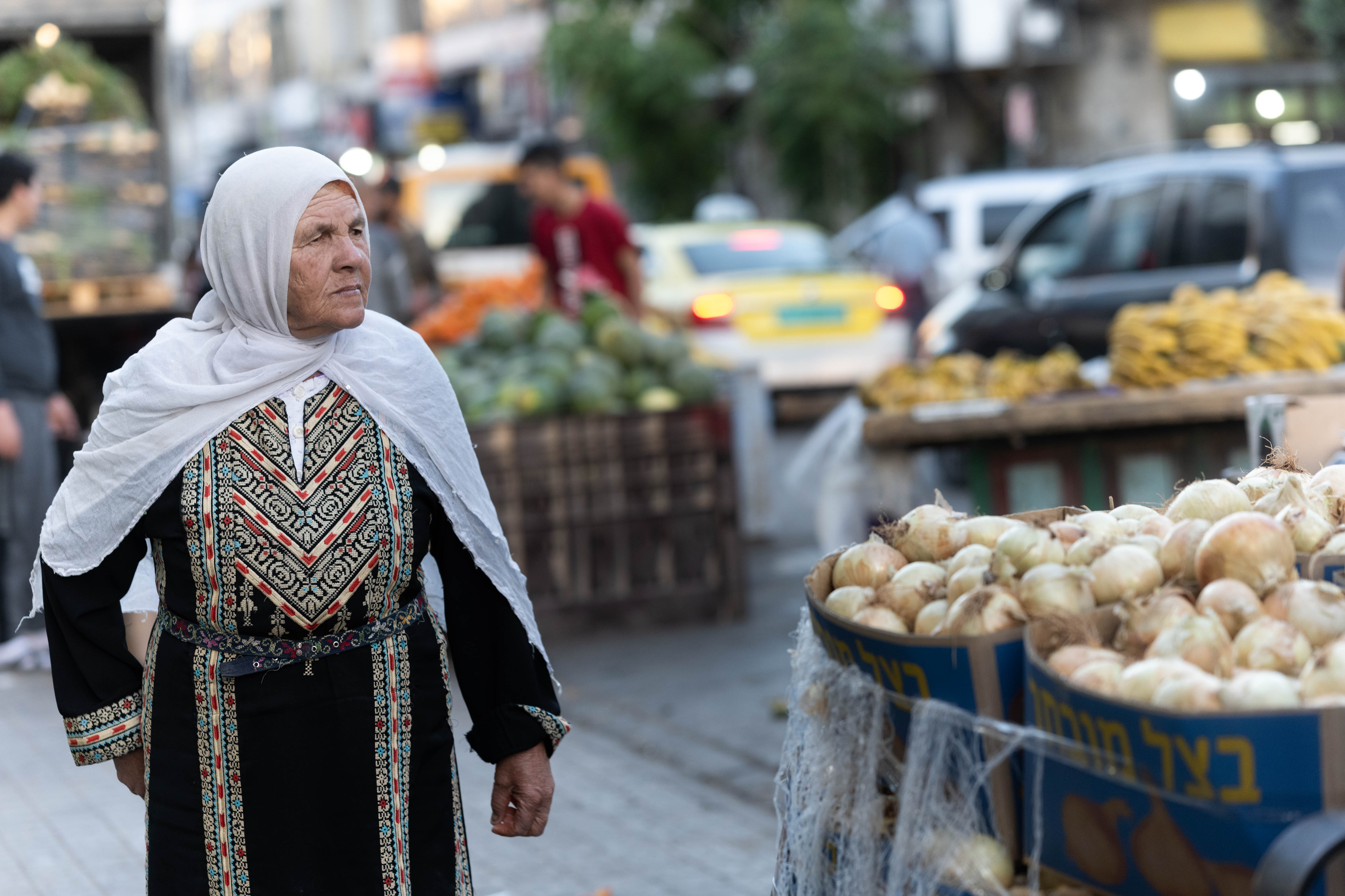 Femme dans une thoube (robe) Palestinien.
