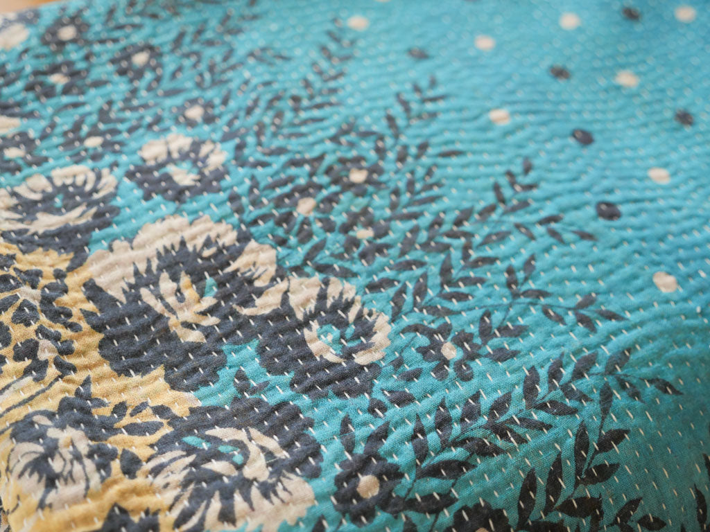 Couvre-lit Kantha Vintage en Coton Recyclé: Turquoise Blue Daisy