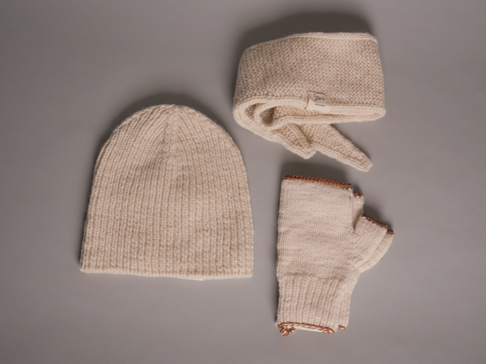 Handcrafted hand-knitted tie scarf. Off-White. Secondary image