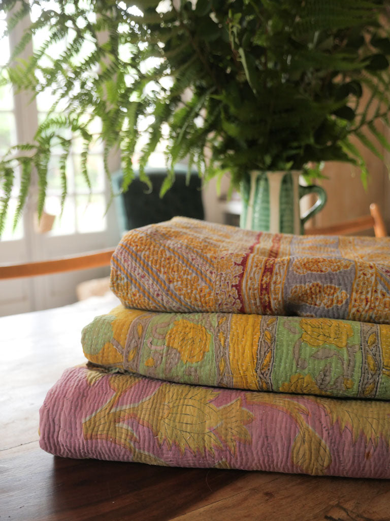 Couvre-lit Kantha Vintage en Coton Recyclé: Violet Cottage
