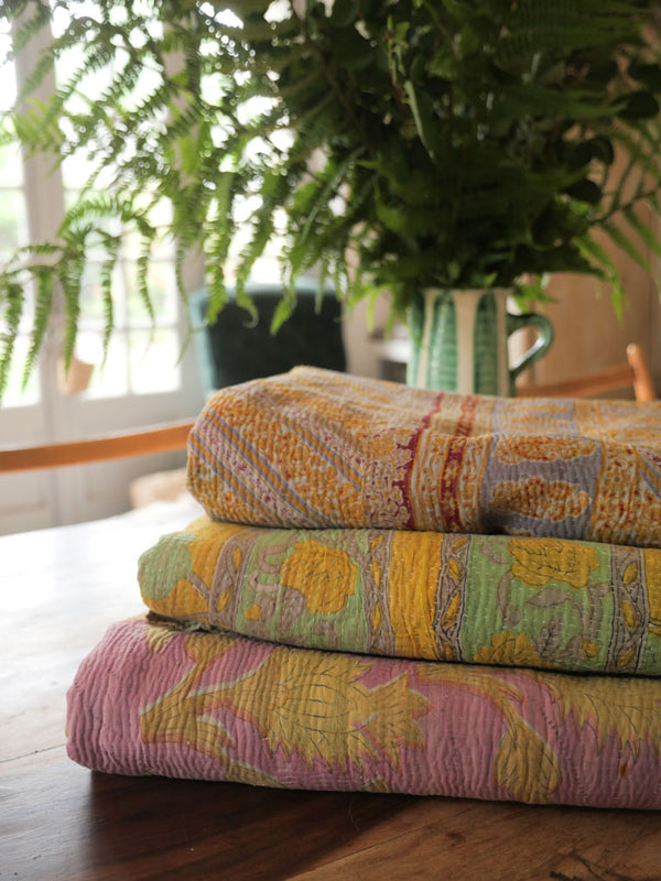 Couvre-lit Kantha Vintage en Coton Recyclé: Violet Cottage