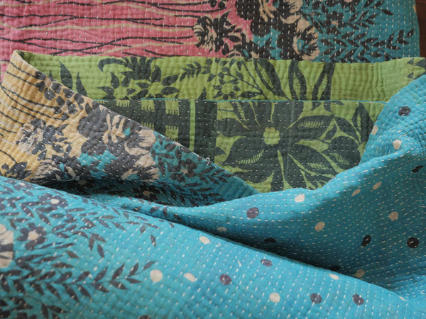 Couvre-lit Kantha Vintage en Coton Recyclé: Turquoise Blue Daisy