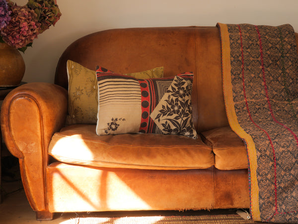 Kantha sari couvre-lit  "Shadow flowers" coton recyclé brodé à la main