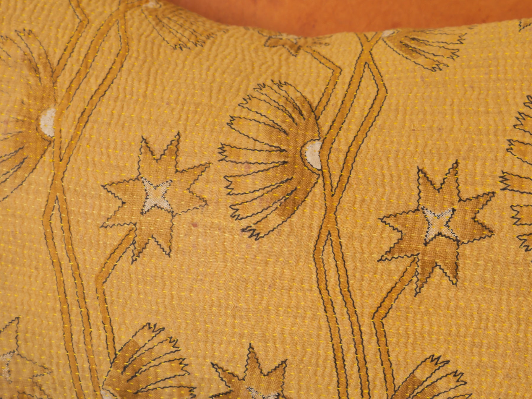 Ochre stars. Kantha Vintage housse de coussin Image secondaire du produit
