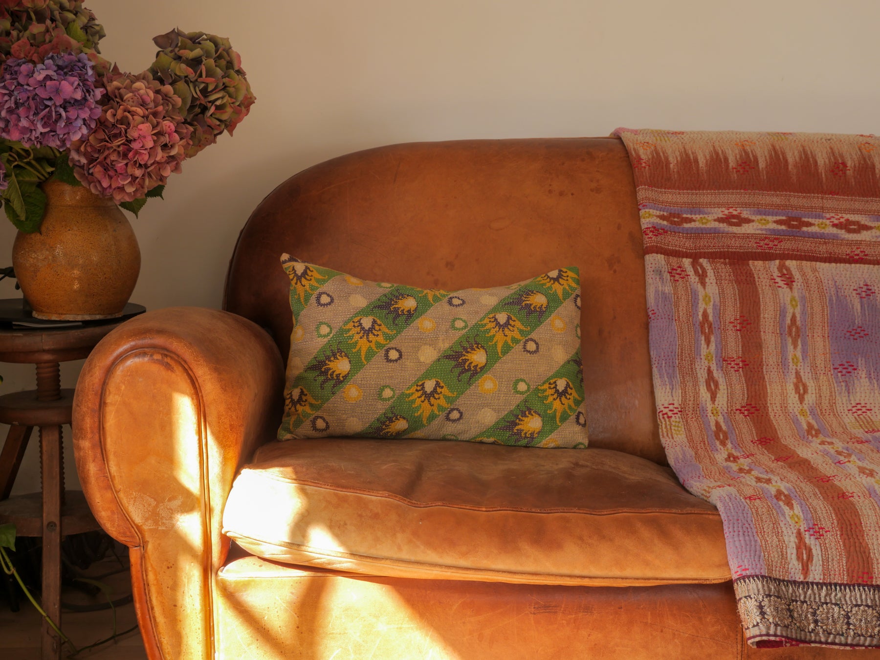 Coussin kantha en coton recyclé
