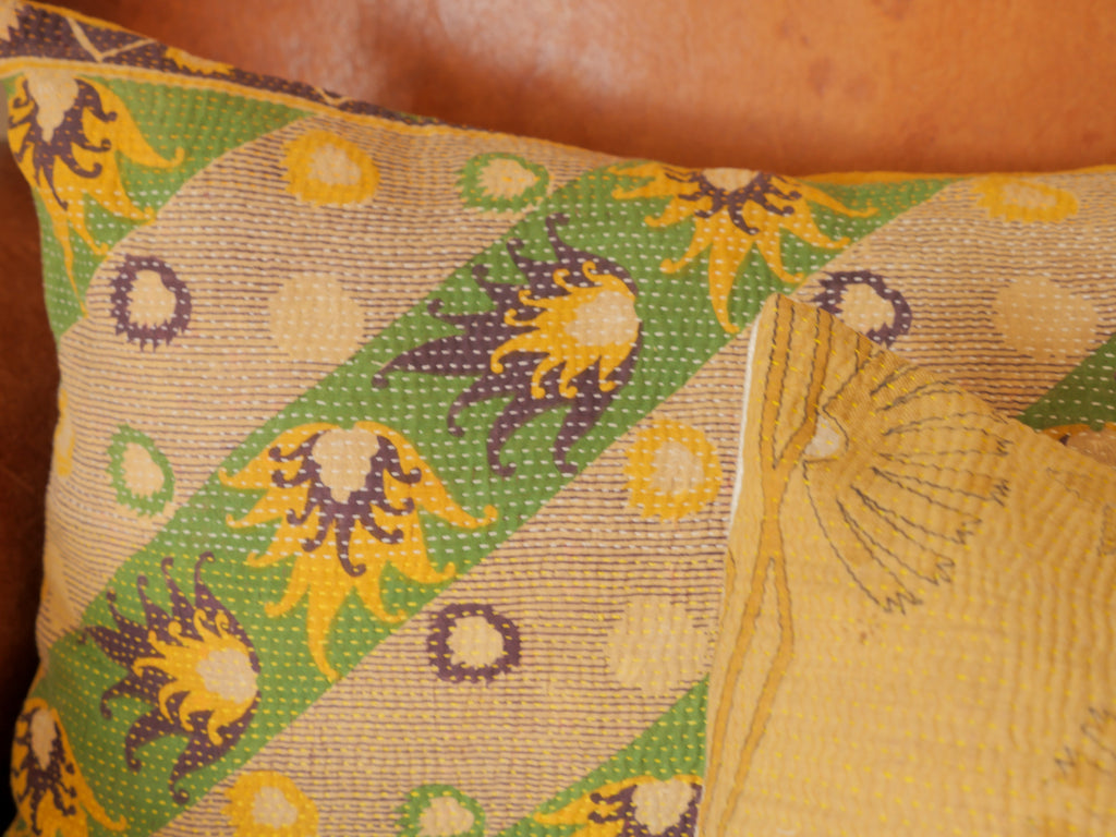 Coussin kantha en coton recyclé