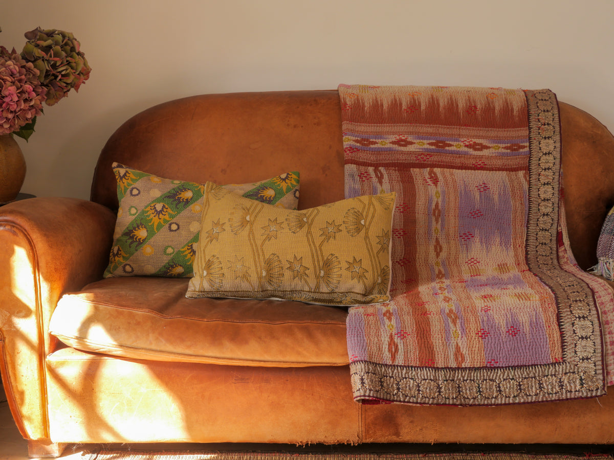 Kantha sari couvre-lit  "Graphic Violet" coton recyclé brodé à la main