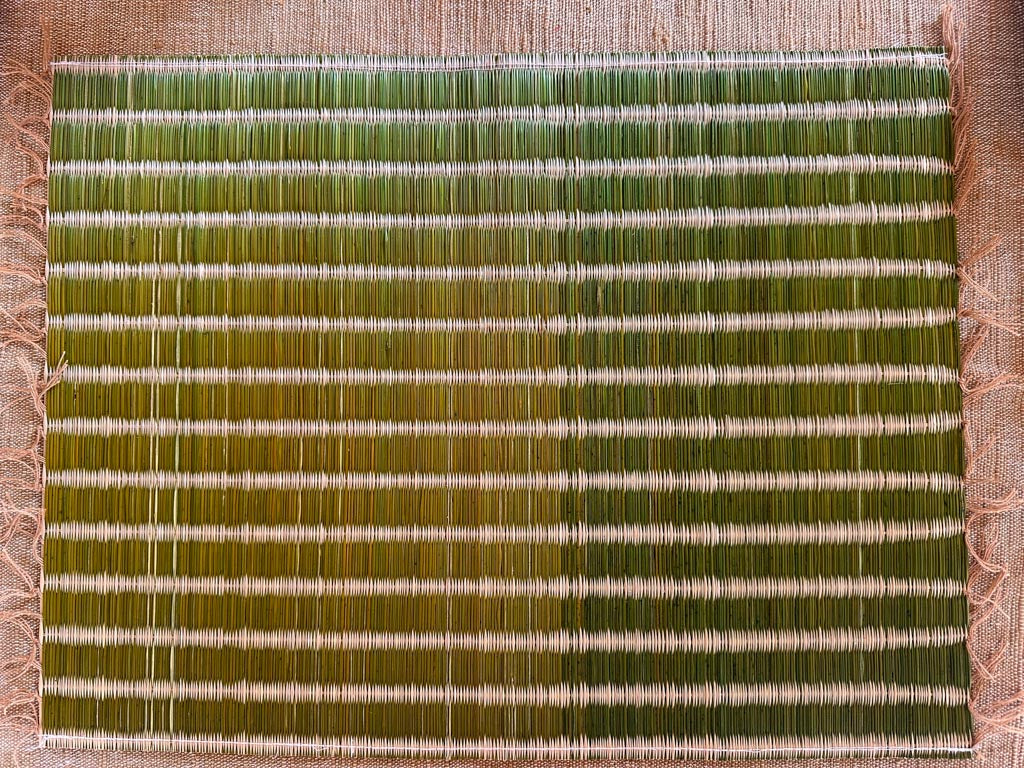 Handwoven place mat, Samaki Khaki Secondary image