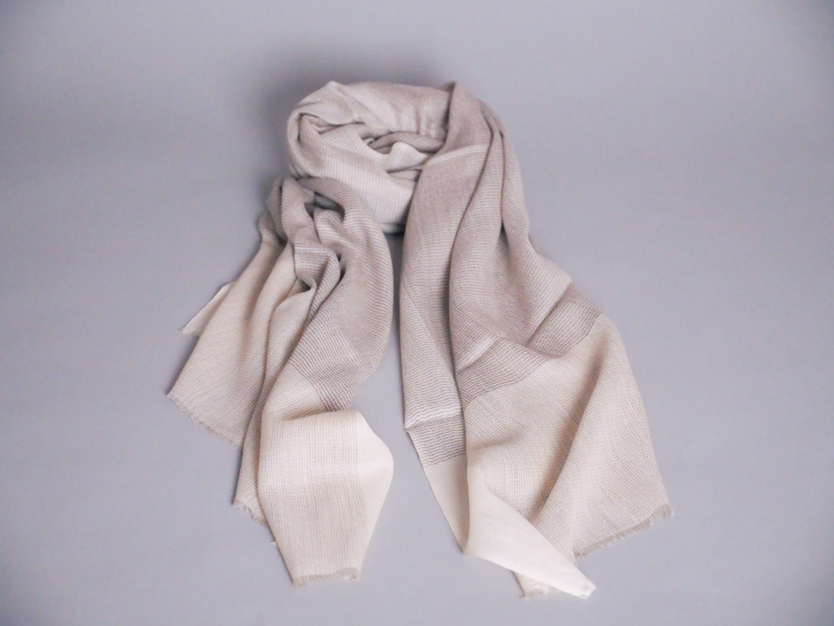 Écharpe en Cachemire et Soie Ultra-Douce. Beige.