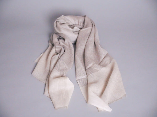 Écharpe en Cachemire et Soie Ultra-Douce. Beige.
