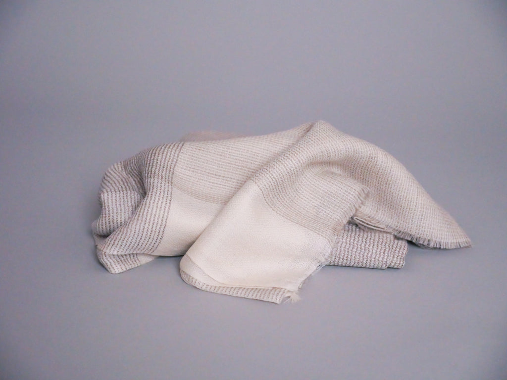 Écharpe en Cachemire et Soie Ultra-Douce. Beige.