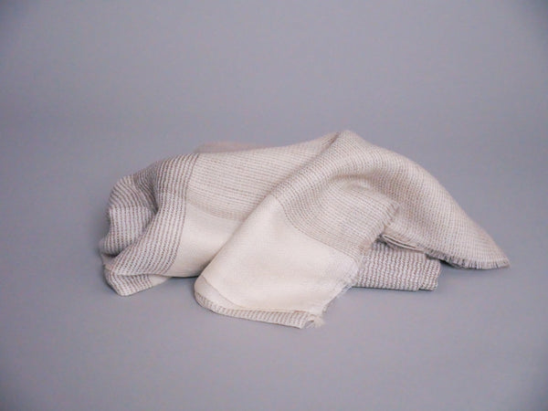 Écharpe en Cachemire et Soie Ultra-Douce. Beige.