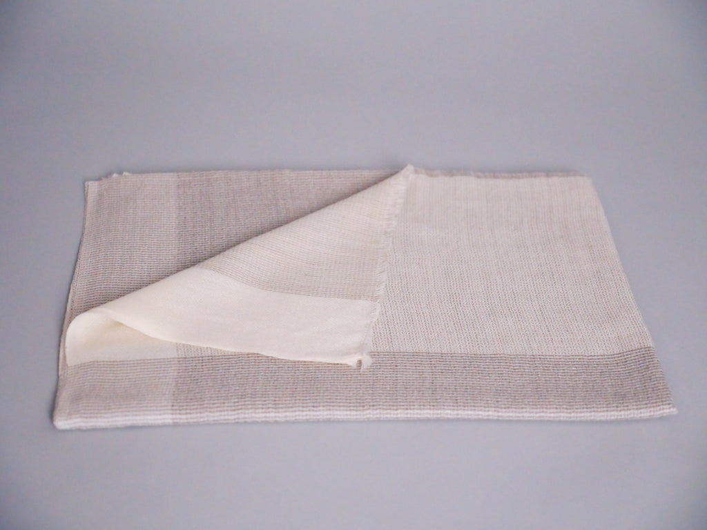 Écharpe en Cachemire et Soie Ultra-Douce. Beige.