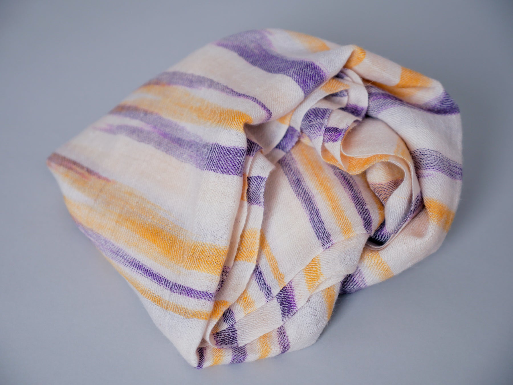 Pure pashmina ikat scarf, handwoven Secondary image