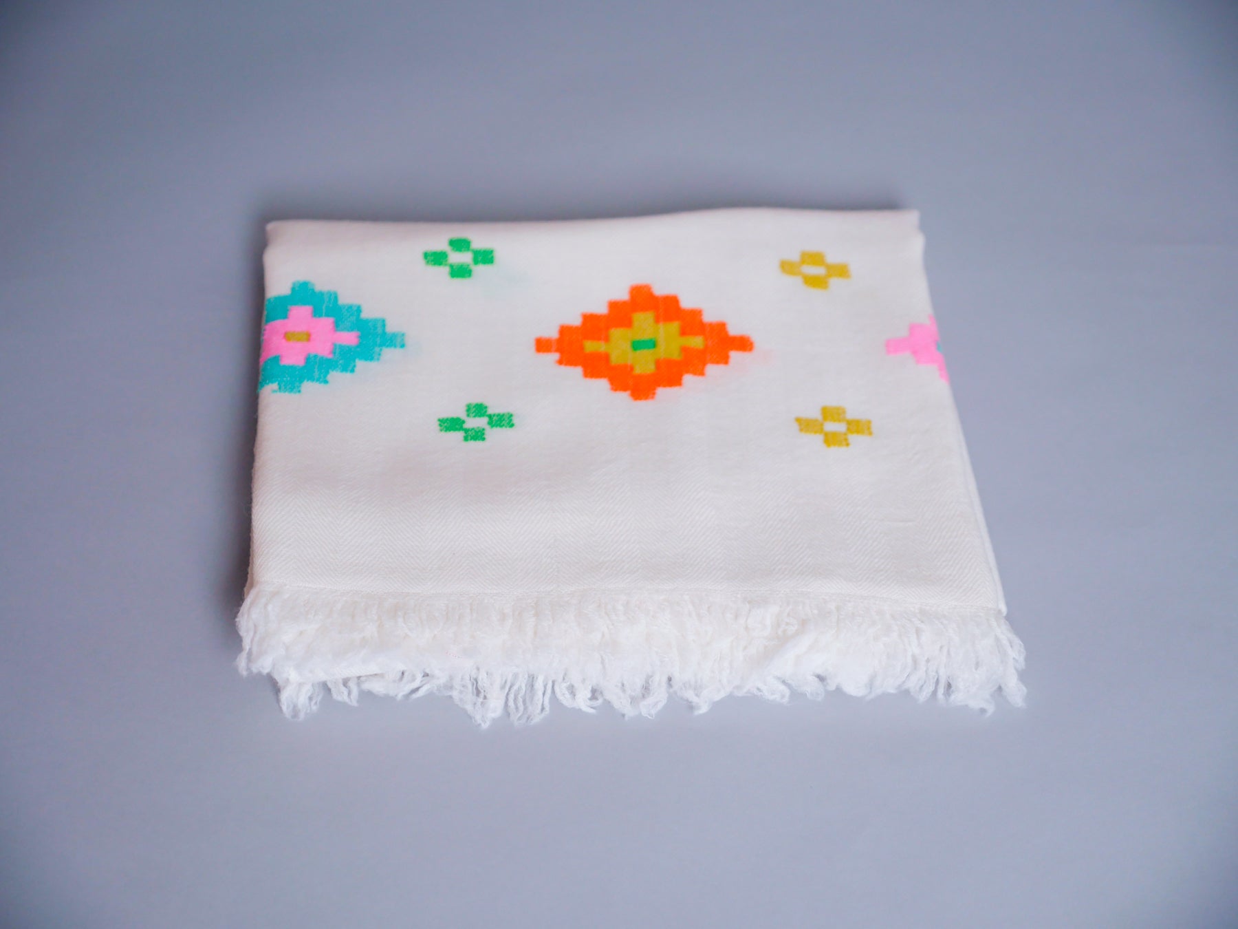 Écharpe en pashmina cachemire et laine fine tissée à la main.