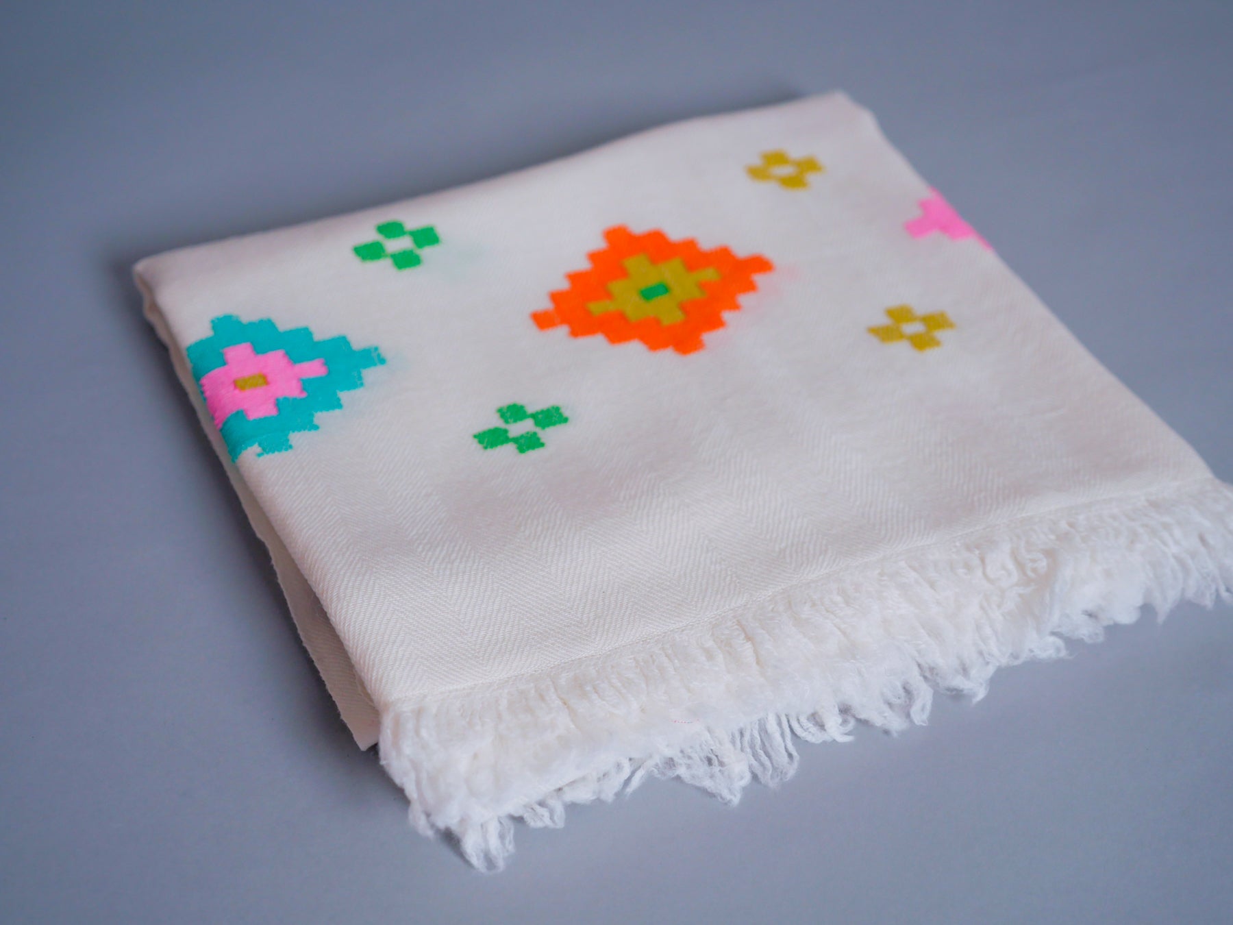Écharpe en pashmina cachemire et laine fine tissée à la main.