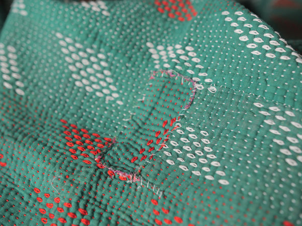 Kantha sari couvre-lit No.158 "Emerald Diamond", coton recyclé brodé à la main