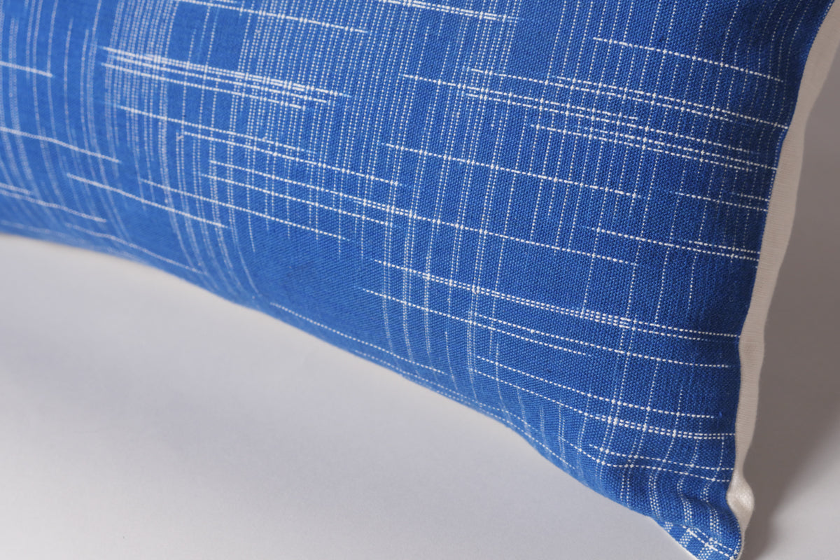 Coussin tissé main, "Graphic Paris" Bleu Grande