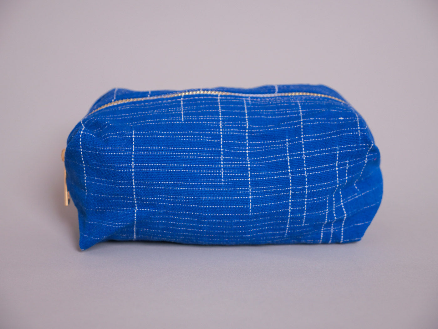 Trousse en coton “Faso Dan Fani”. Tissée au Burkina Faso, confectionnée en France (Bleu) Image secondaire du produit
