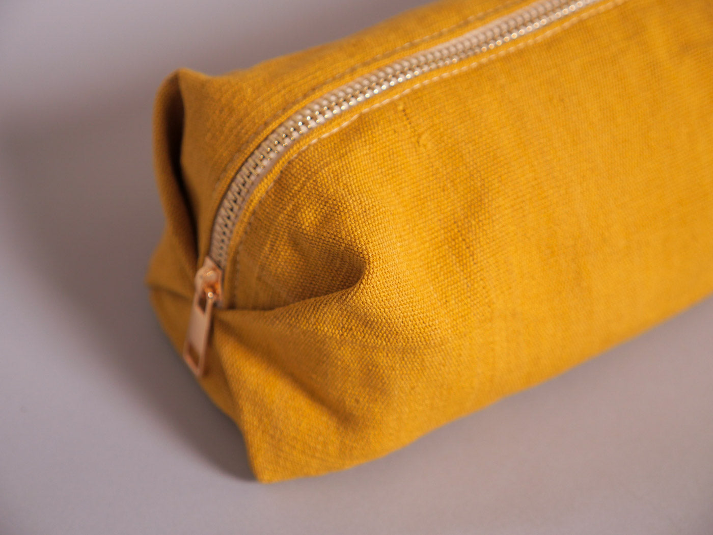 Trousse en coton “Faso Dan Fani”. Tissée au Burkina Faso, confectionnée en France (Jaune) Image secondaire du produit