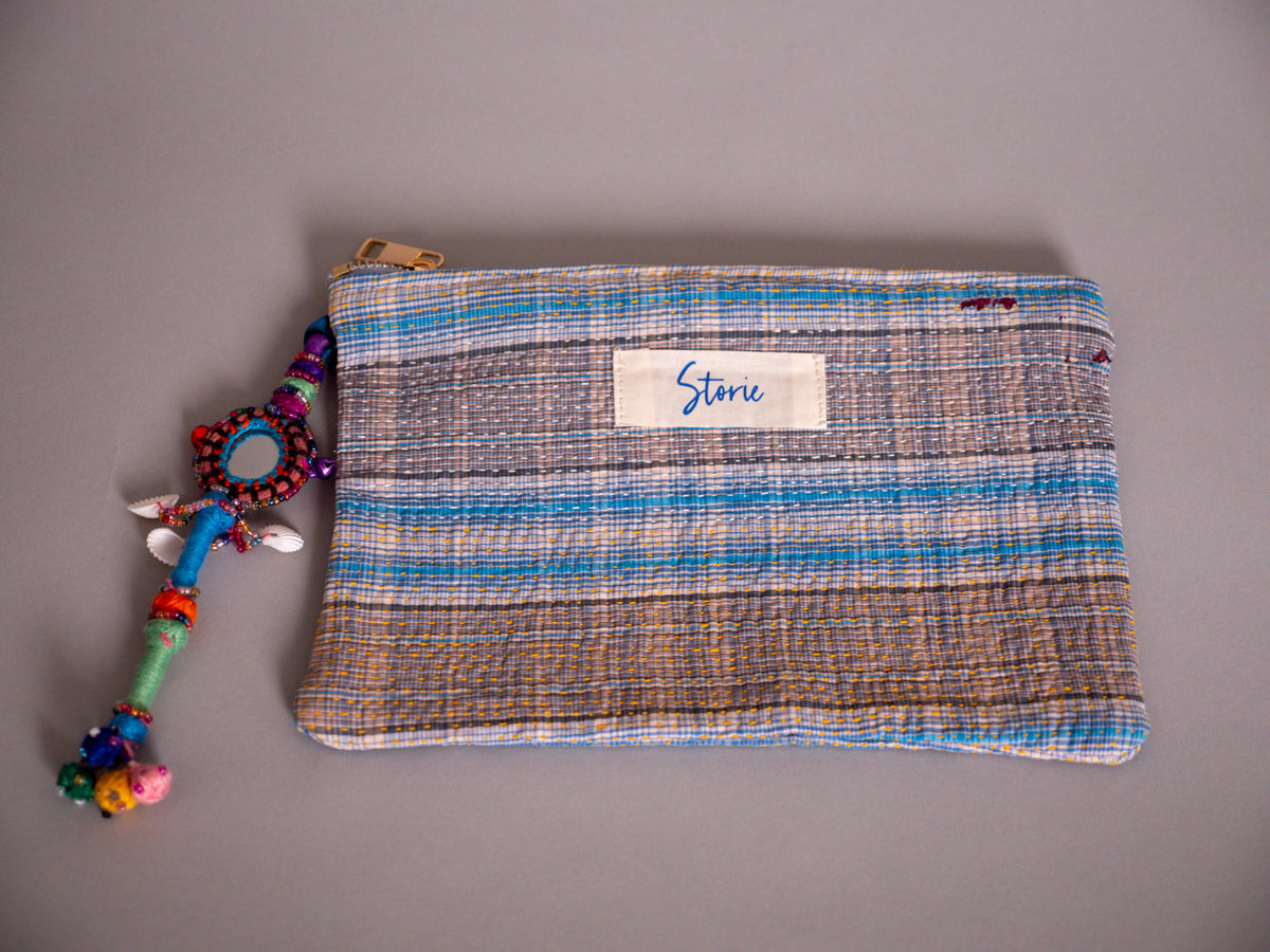 Trousse en Kantha, faite main en France à partir de textiles indiens.