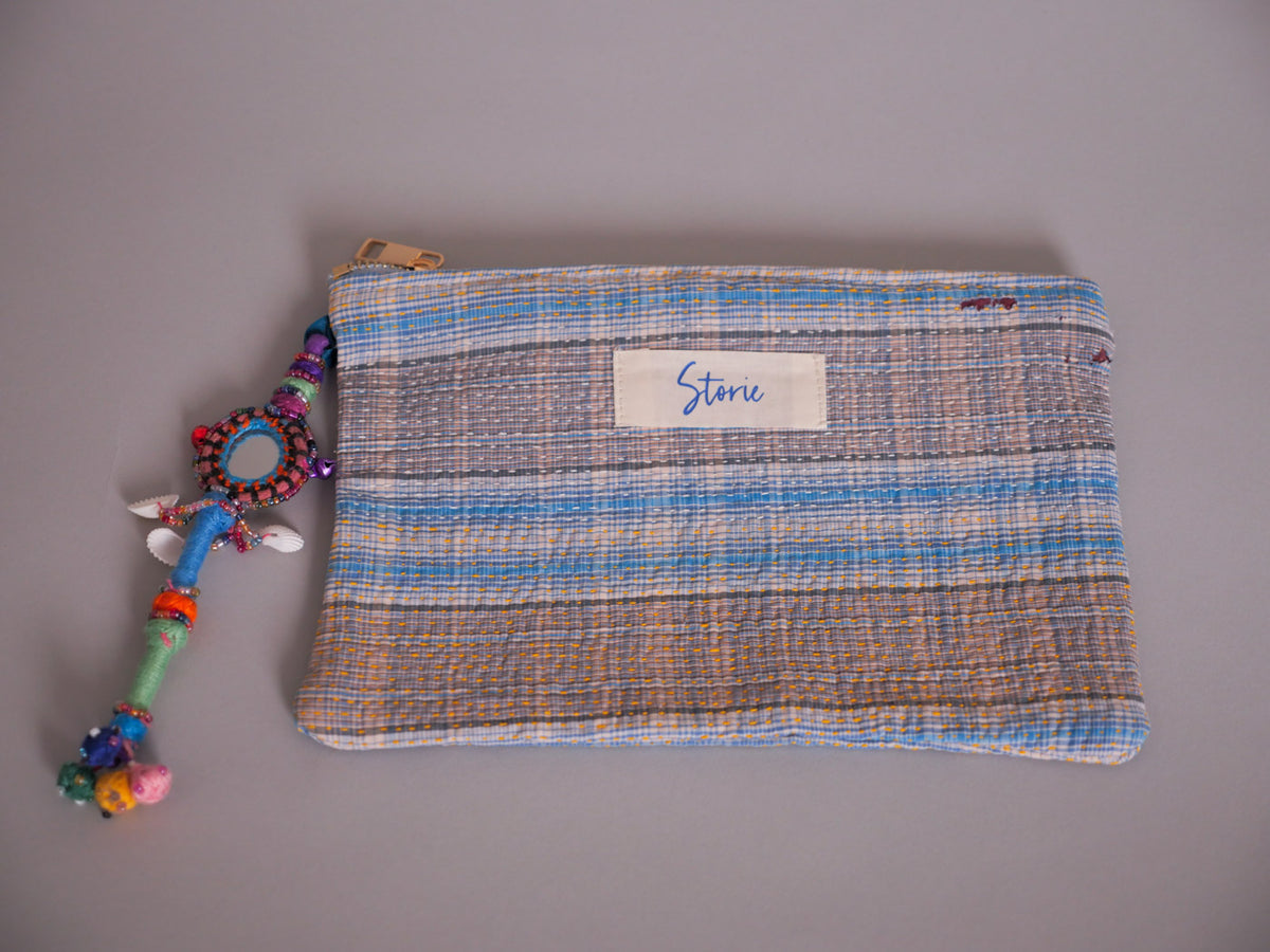 Trousse en Kantha, faite main en France à partir de textiles indiens.