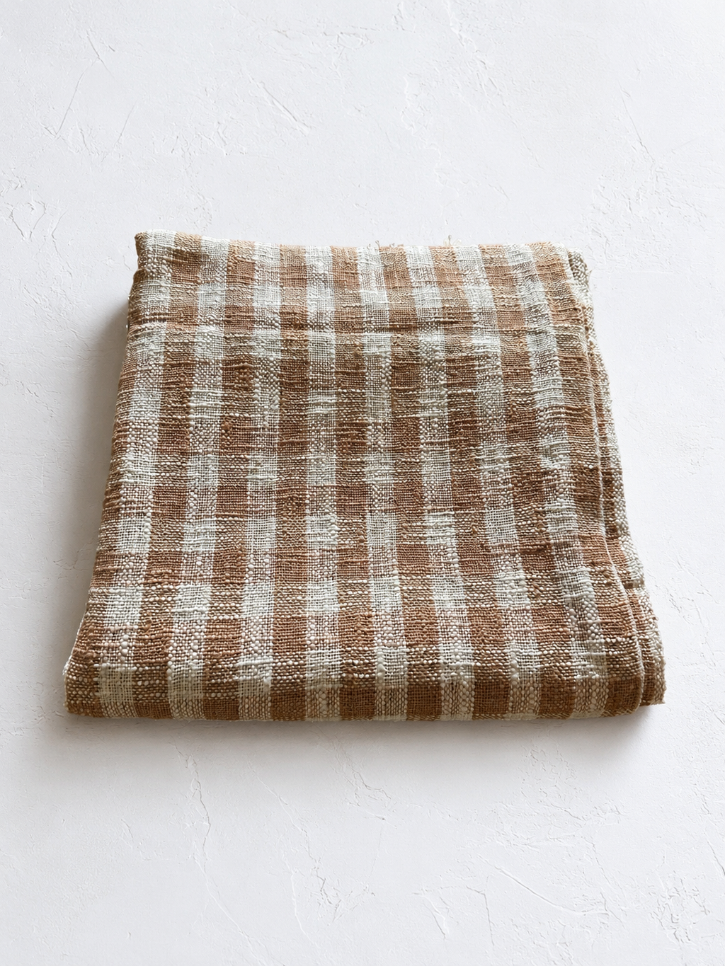 Plaid Artisanal à Carreaux Beige et Écru en Coton Tissé Main. 160 x 240 cm