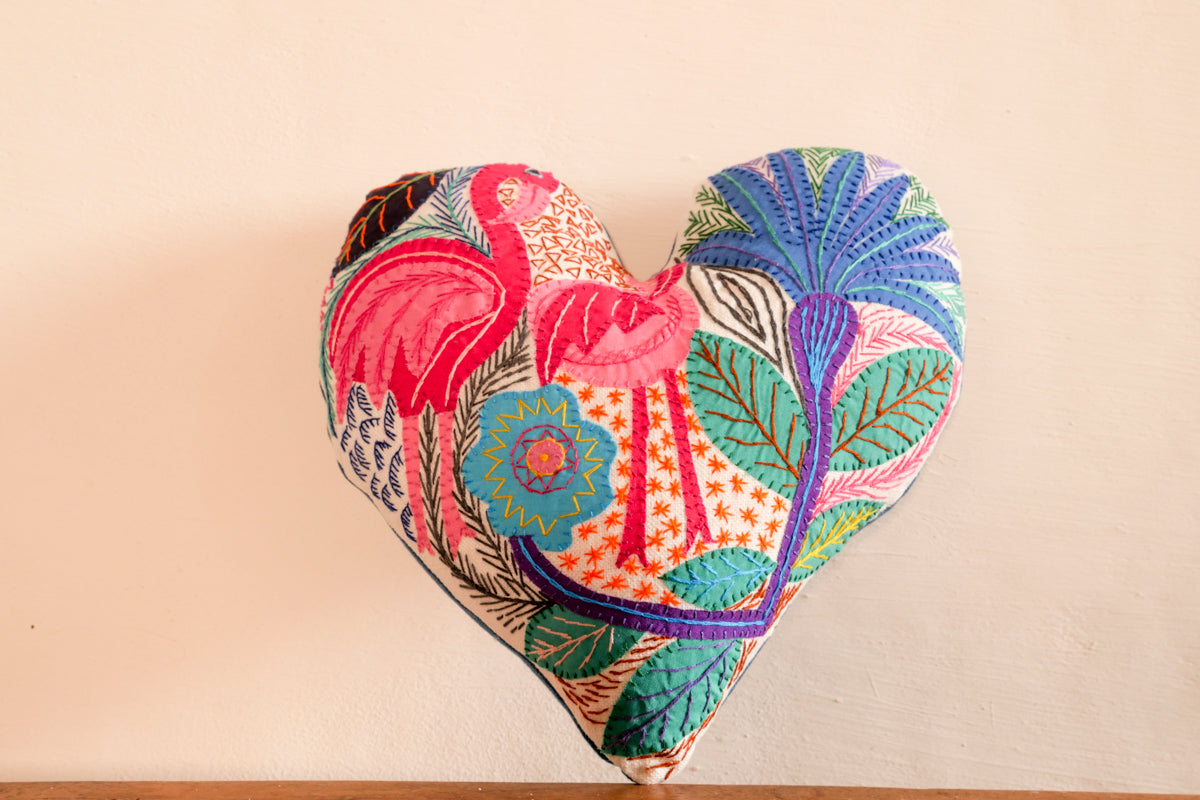 Coussin coeur brodé main en Afrique du Sud