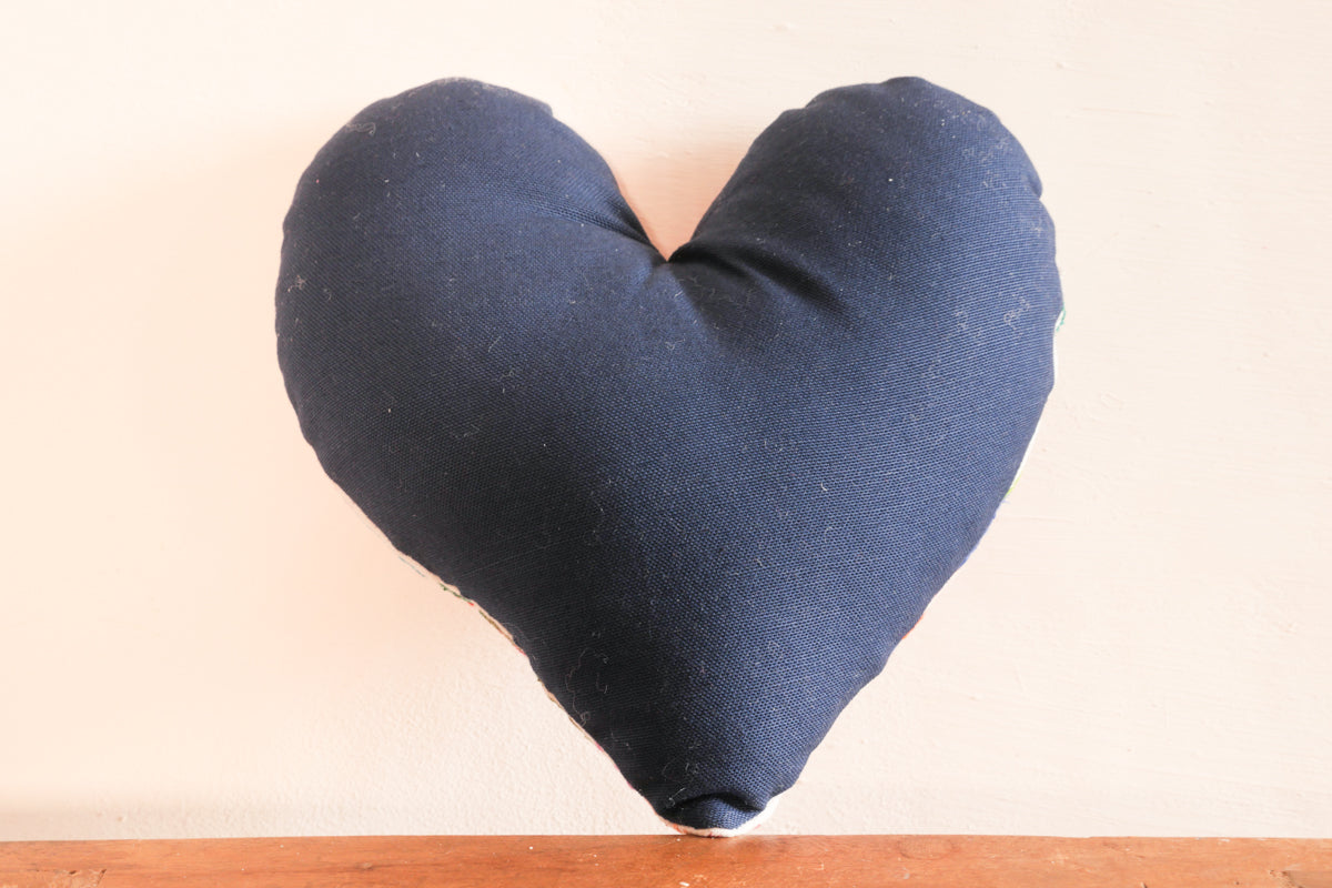 Coussin coeur brodé main en Afrique du Sud