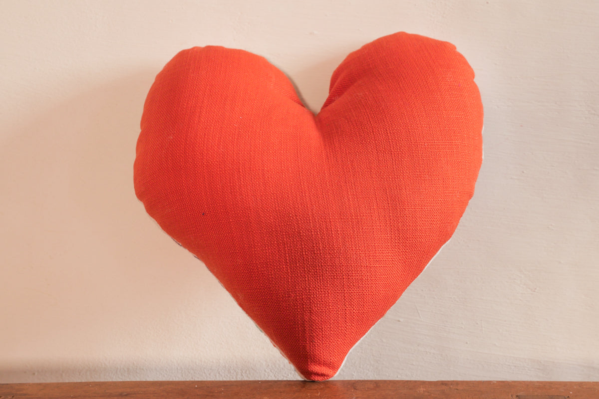 Coussin coeur brodé main en Afrique du Sud