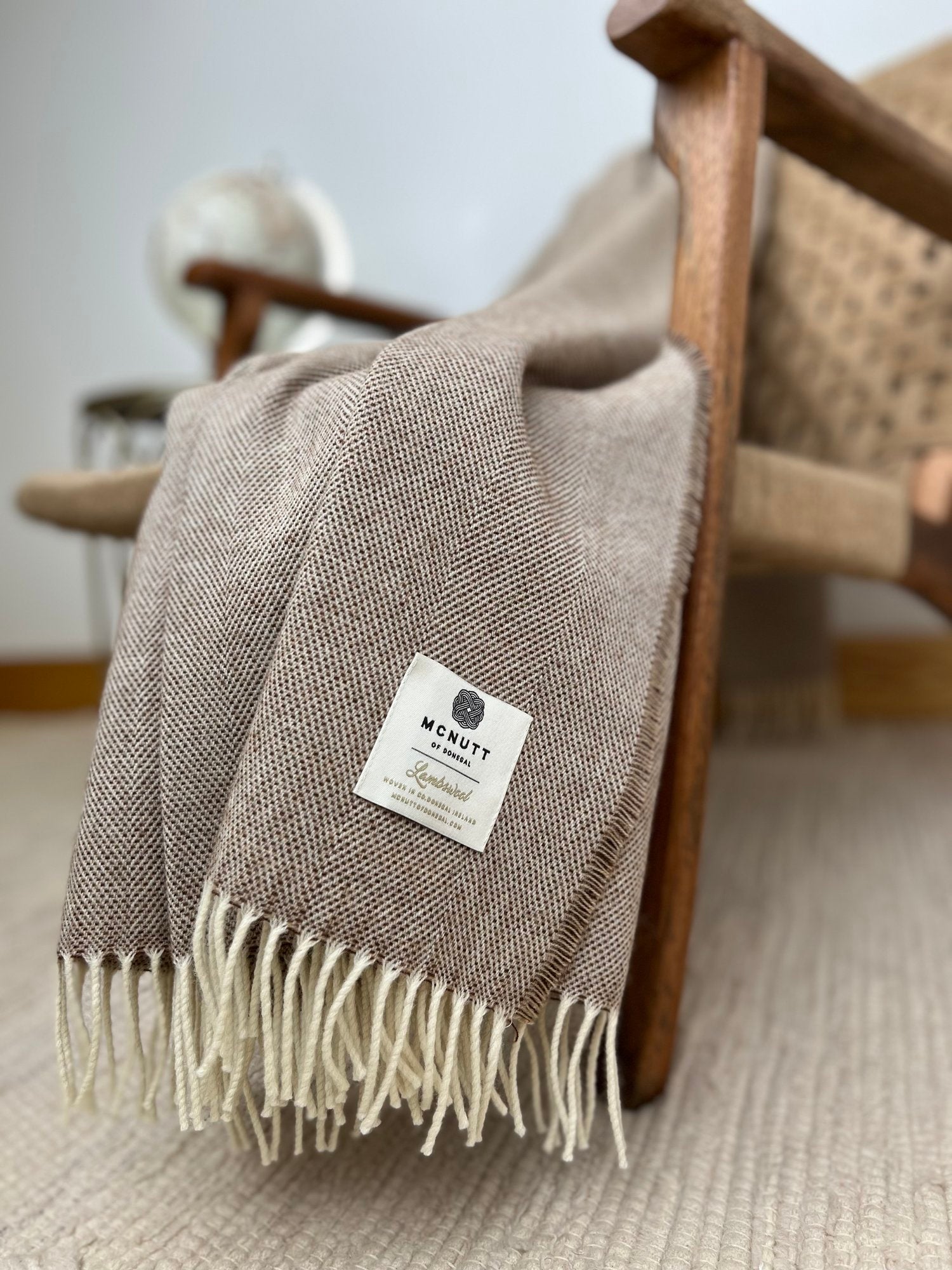 Plaid en laine d'agneau merino, “butterscotch" Image secondaire du produit