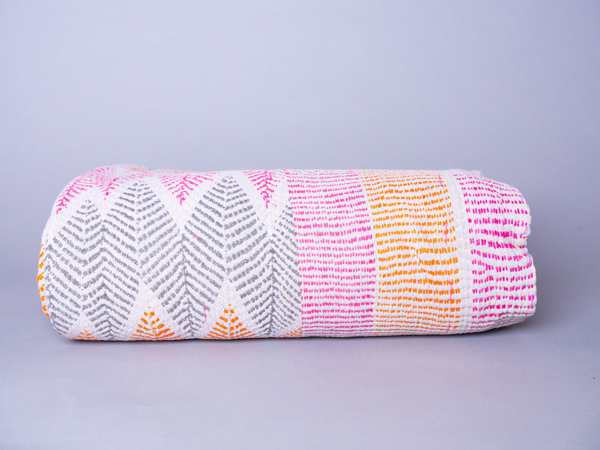 Kantha textile brodé main vintage. Image principale du produit
