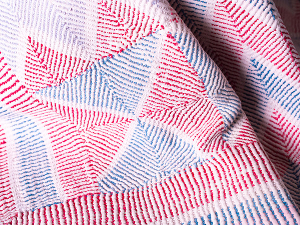 Magnifique couvre-lit kantha vintage de Bengale motif chevron.