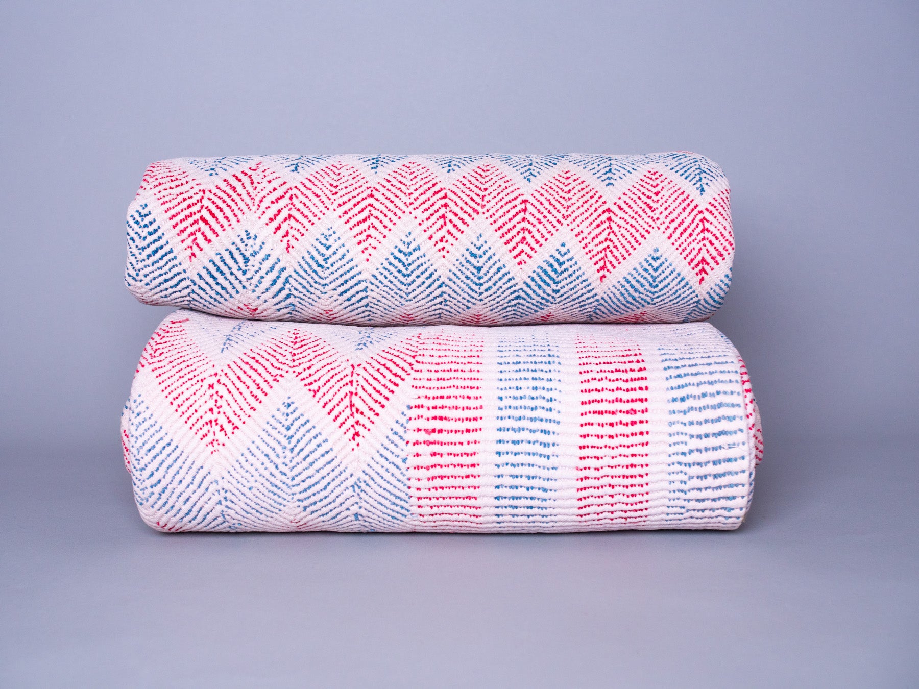Vintage kantha "Bengal Chevron" bleu et rouge, No.2. Image secondaire du produit