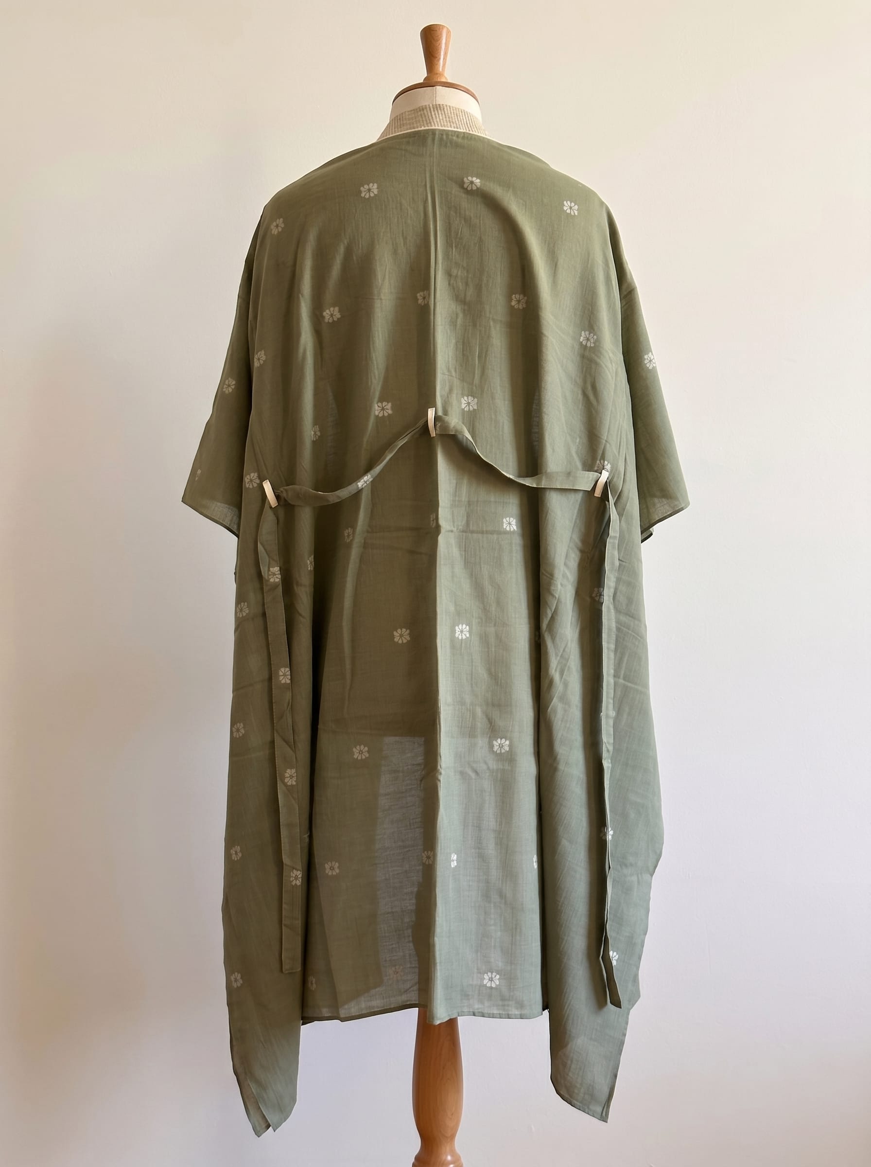 Robe en coton tissée main.