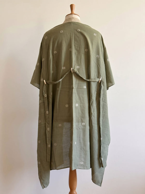 Robe en coton tissée main.