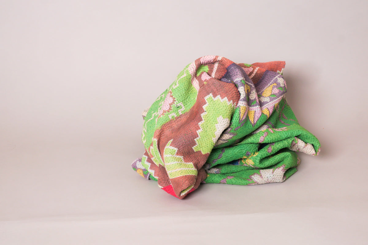 Vintage kantha tone vert avec motifs floral et graphiques