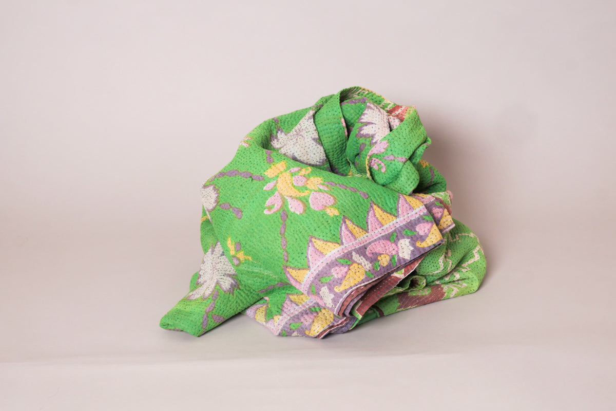 Vintage kantha tone vert avec motifs floral et graphiques