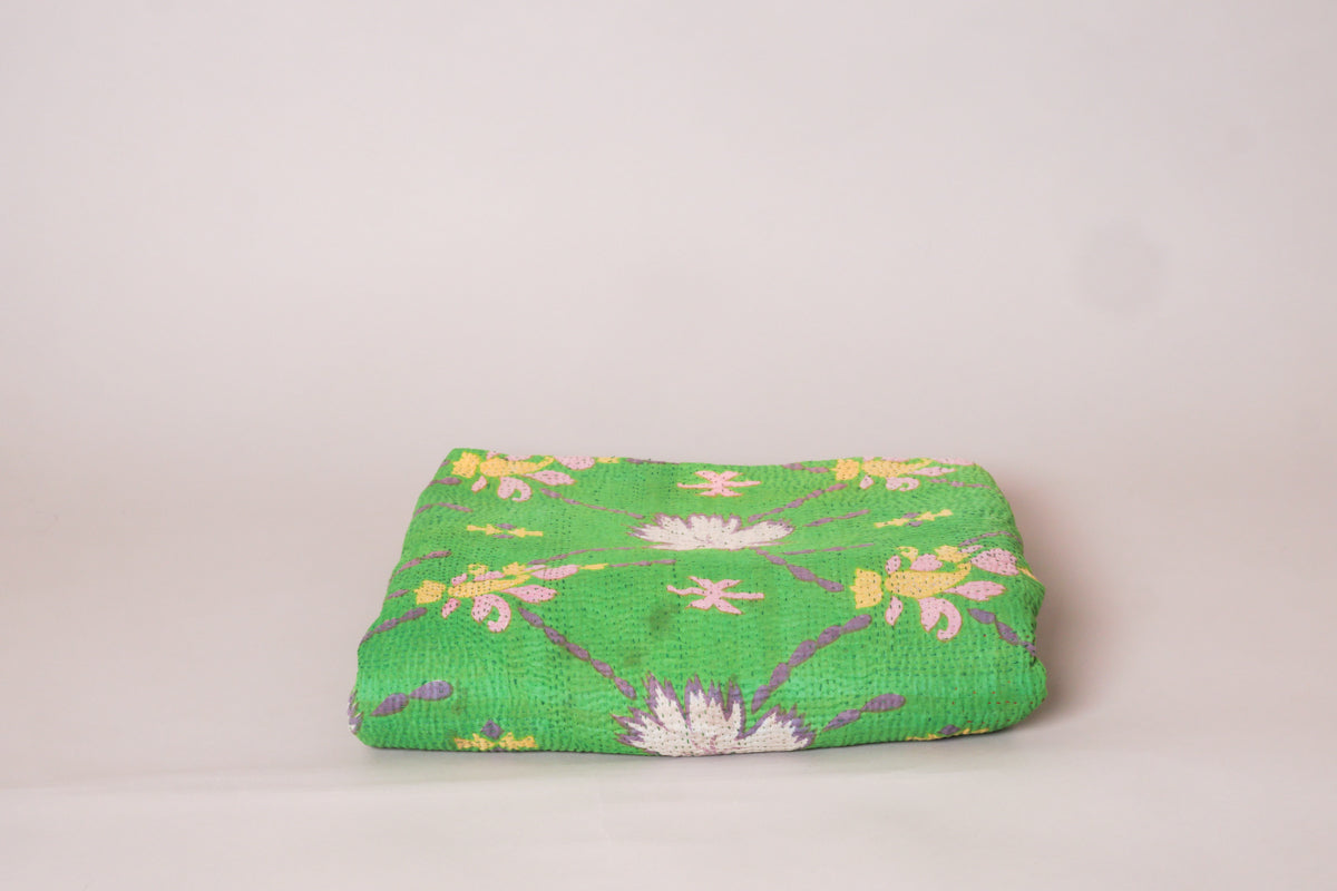 Vintage kantha tone vert avec motifs floral et graphiques