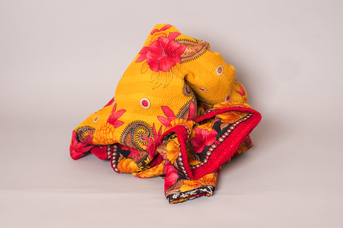 Kantha sari couvre-lit Saffron Hibiscus No.47 coton recyclé brodé à la main Image secondaire du produit
