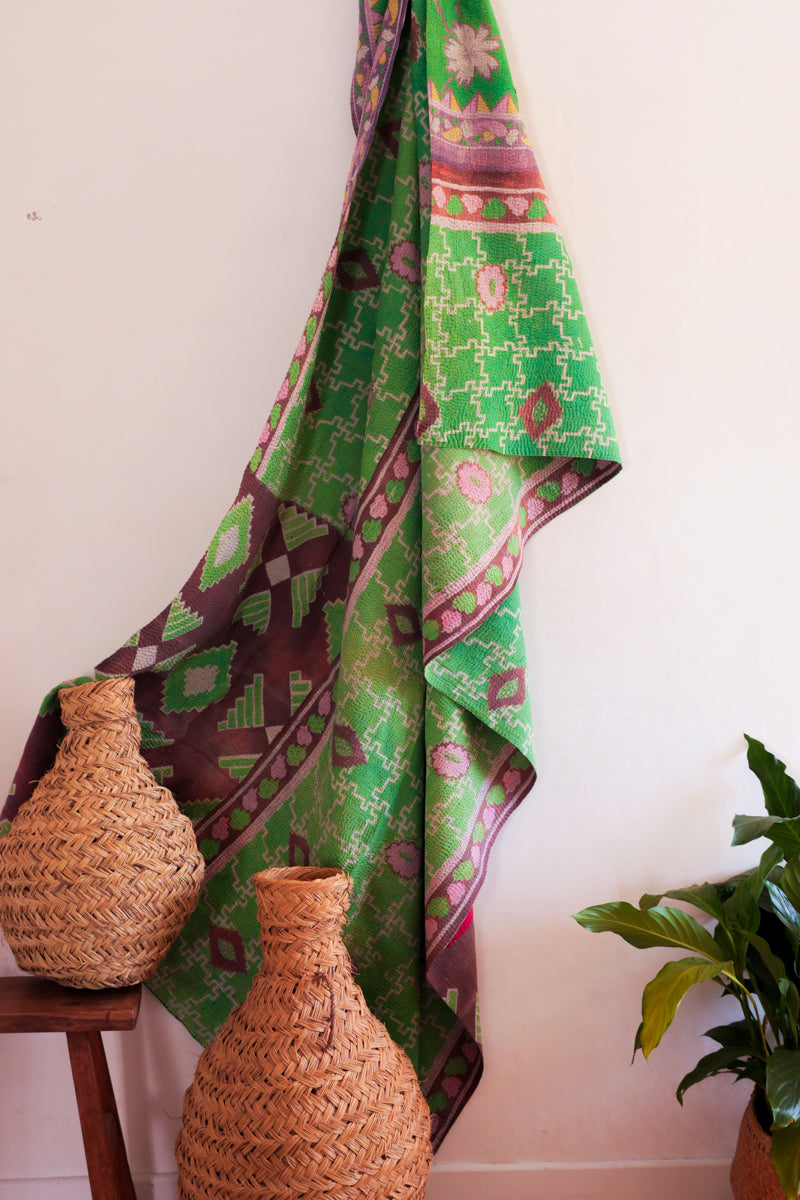 Vintage kantha tone vert avec motifs floral et graphiques