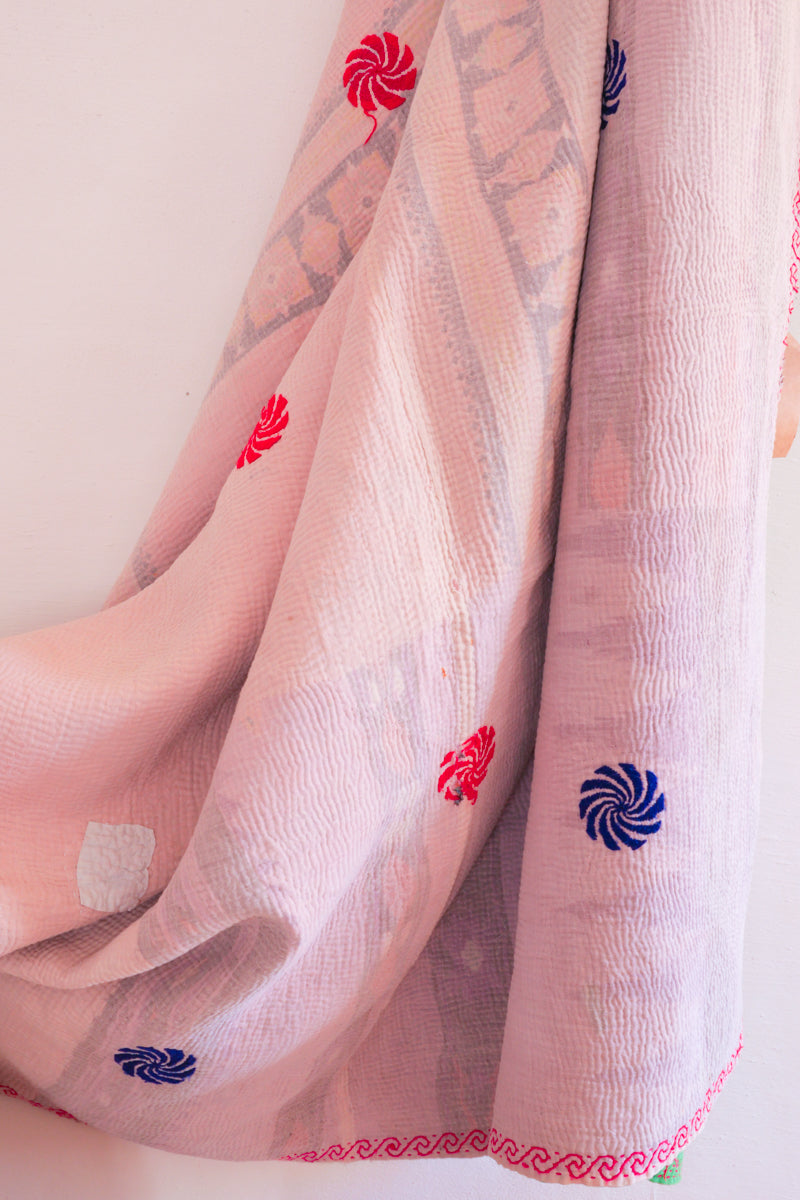 Vintage Kantha couvre lit, vert et rose avec broderie