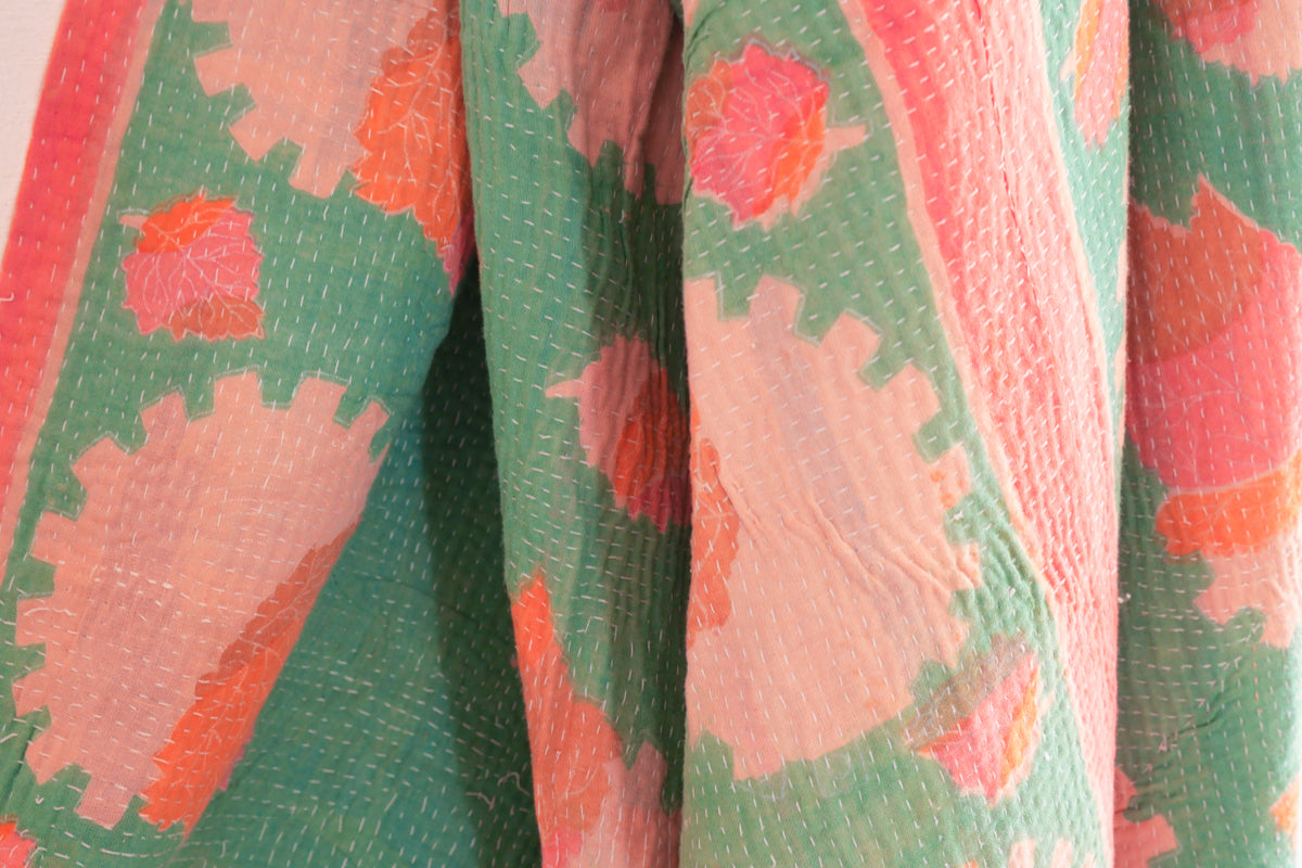 Vintage Kantha couvre lit, vert et rose pastel Oyster Mohawk