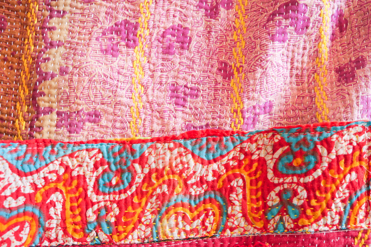 Kantha sari couvre-lit  No.41 Raspberry Beret  coton recyclé brodé à la main Image secondaire du produit