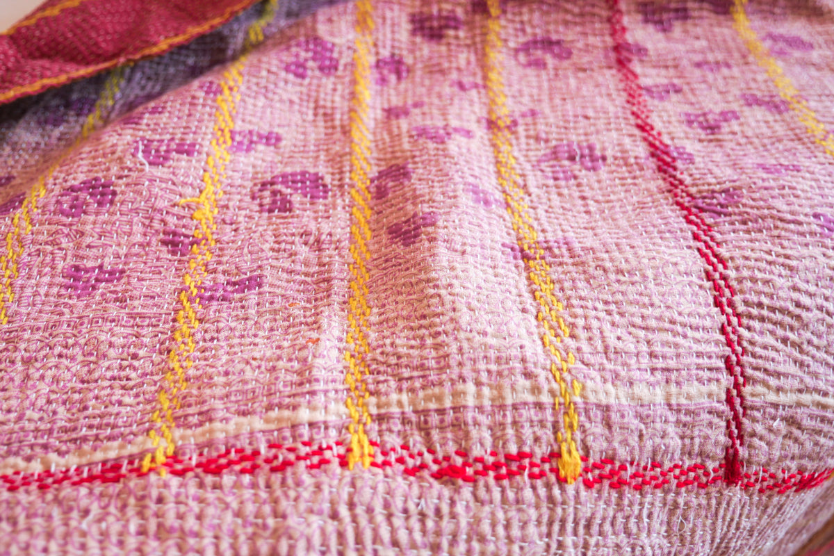 Vintage Kantha couvre lit raspberry