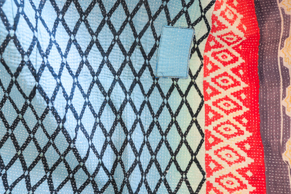Vintage Kantha couvre lit bleu avec broderie rose