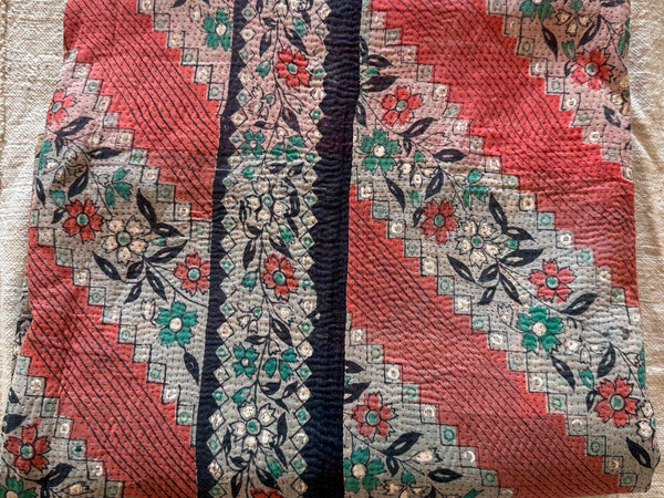 Couvre-lit Kantha Vintage en Coton Recyclé: Pink Paw