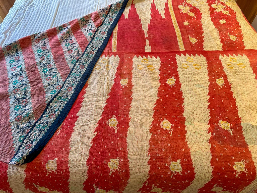 Couvre-lit Kantha Vintage en Coton Recyclé: Pink Paw