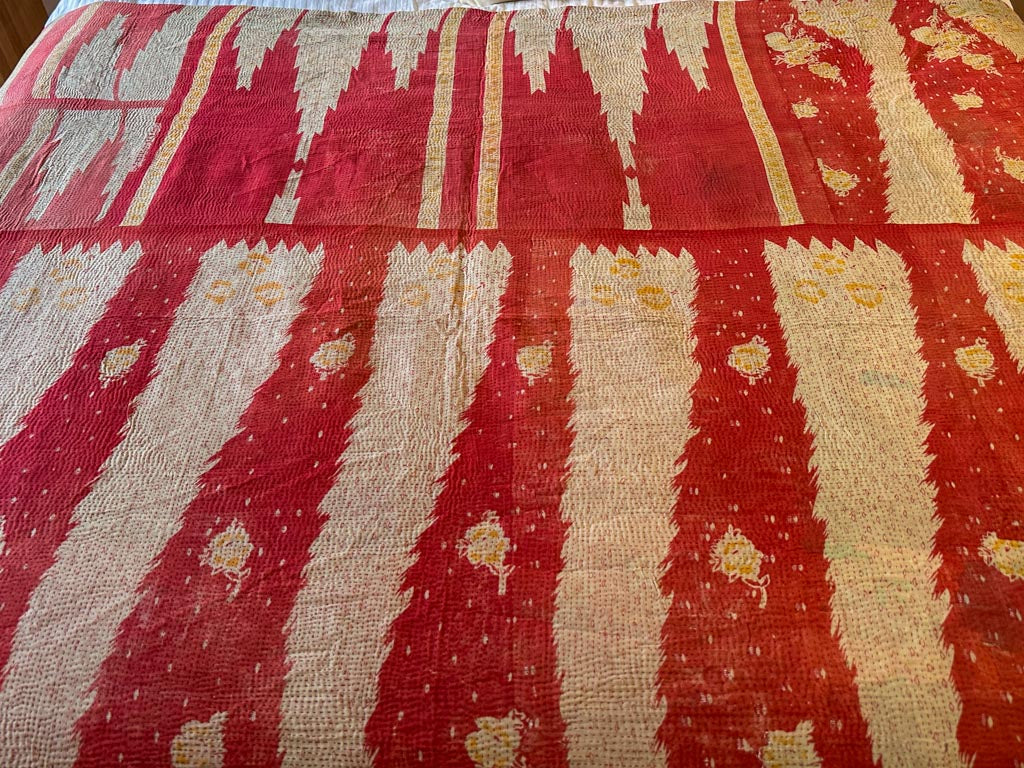 Couvre-lit Kantha Vintage en Coton Recyclé: Pink Paw